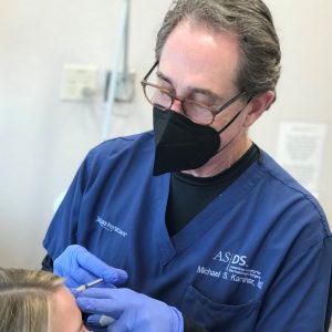 Dr. Kaminer injecting Botox into woman's forehead