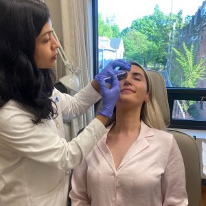 Dr. Mitalee Christman injecting Botox